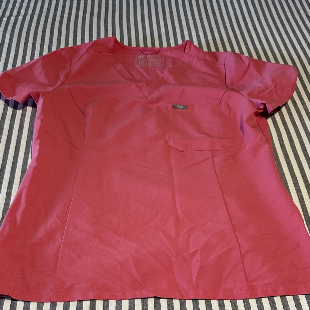 FIGS women’s  Short Sleeve scrub in Vibrant Pink